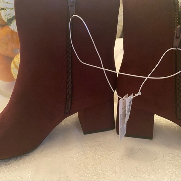 Boots. Booties. Ankle boots - Picture 3 of 8